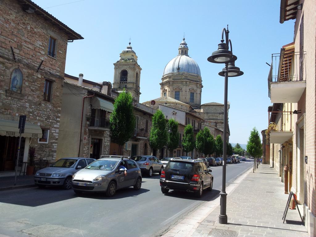 La Corte Degli Angeli Locazioni Turistiche Asís Habitación foto